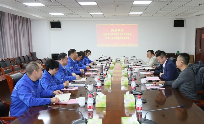 新疆建設兵團第十三師黨委常委、副師長(cháng)馮立一行到萬(wàn)基控股集團考察交流