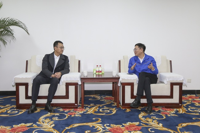 中國進(jìn)出口銀行河南省分行黨委委員、副行長(cháng)陳卓一行 到萬(wàn)基控股集團調研